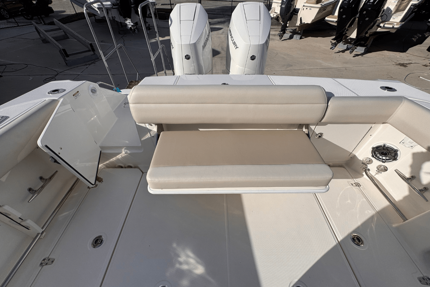 Slide: The Image of Boston Whaler 330 Outrage 2025 - 9