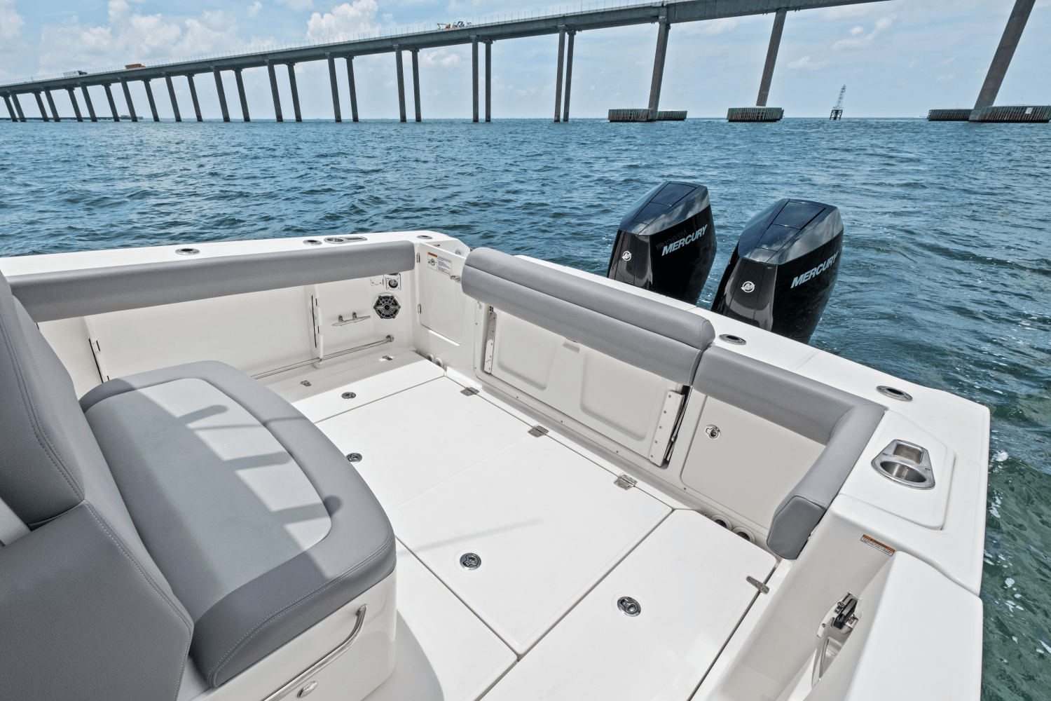 Slide: The Image of Boston Whaler 330 Outrage 2025 - 9