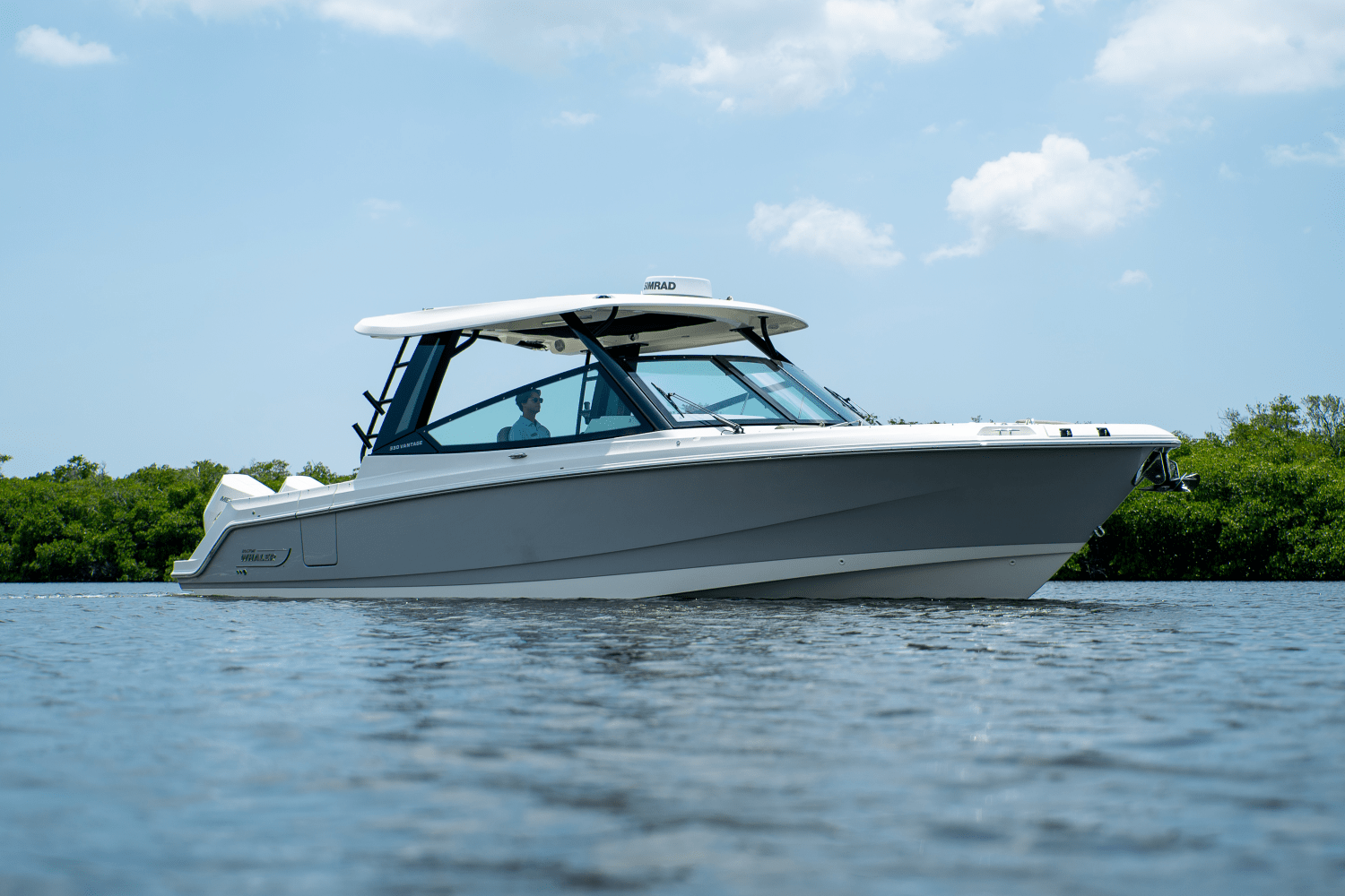 Slide: The Image of Boston Whaler 330 Vantage 2025 - 0