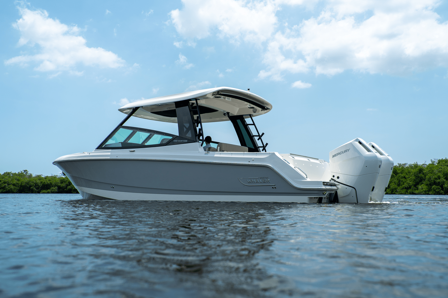 Slide: The Image of Boston Whaler 330 Vantage 2025 - 1