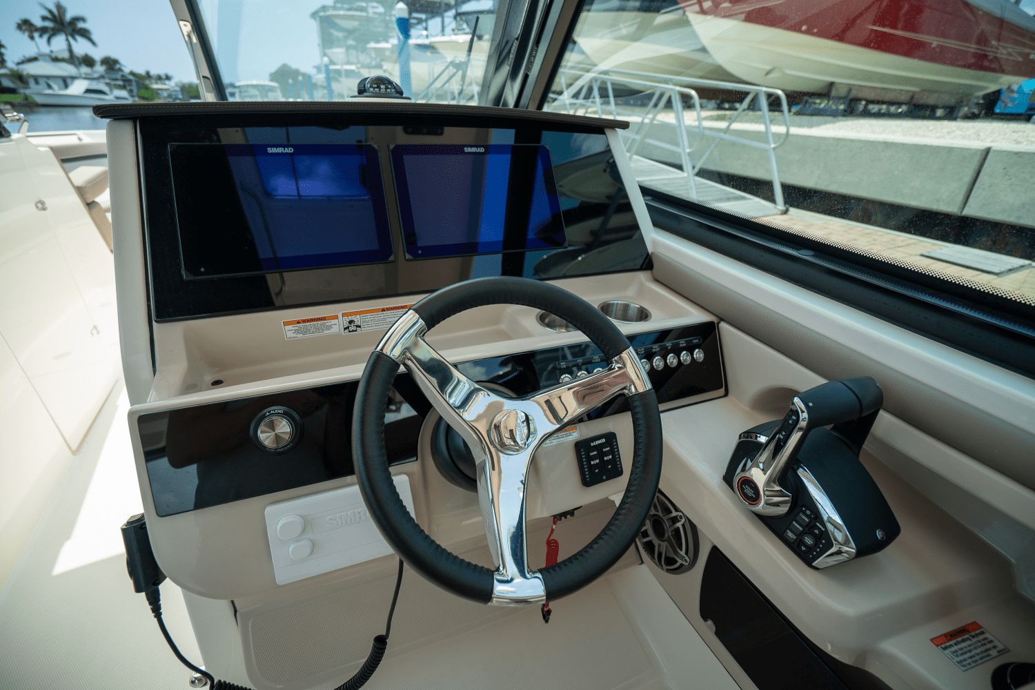 Slide: The Image of Boston Whaler 330 Vantage 2025 - 11