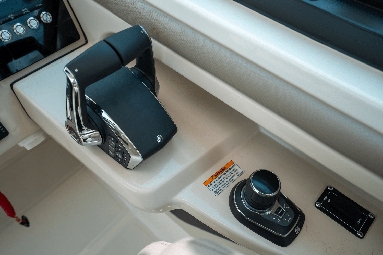 Slide: The Image of Boston Whaler 330 Vantage 2025 - 12
