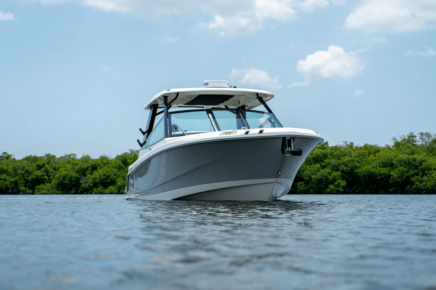 Slide: The Image of Boston Whaler 330 Vantage 2025 - 23
