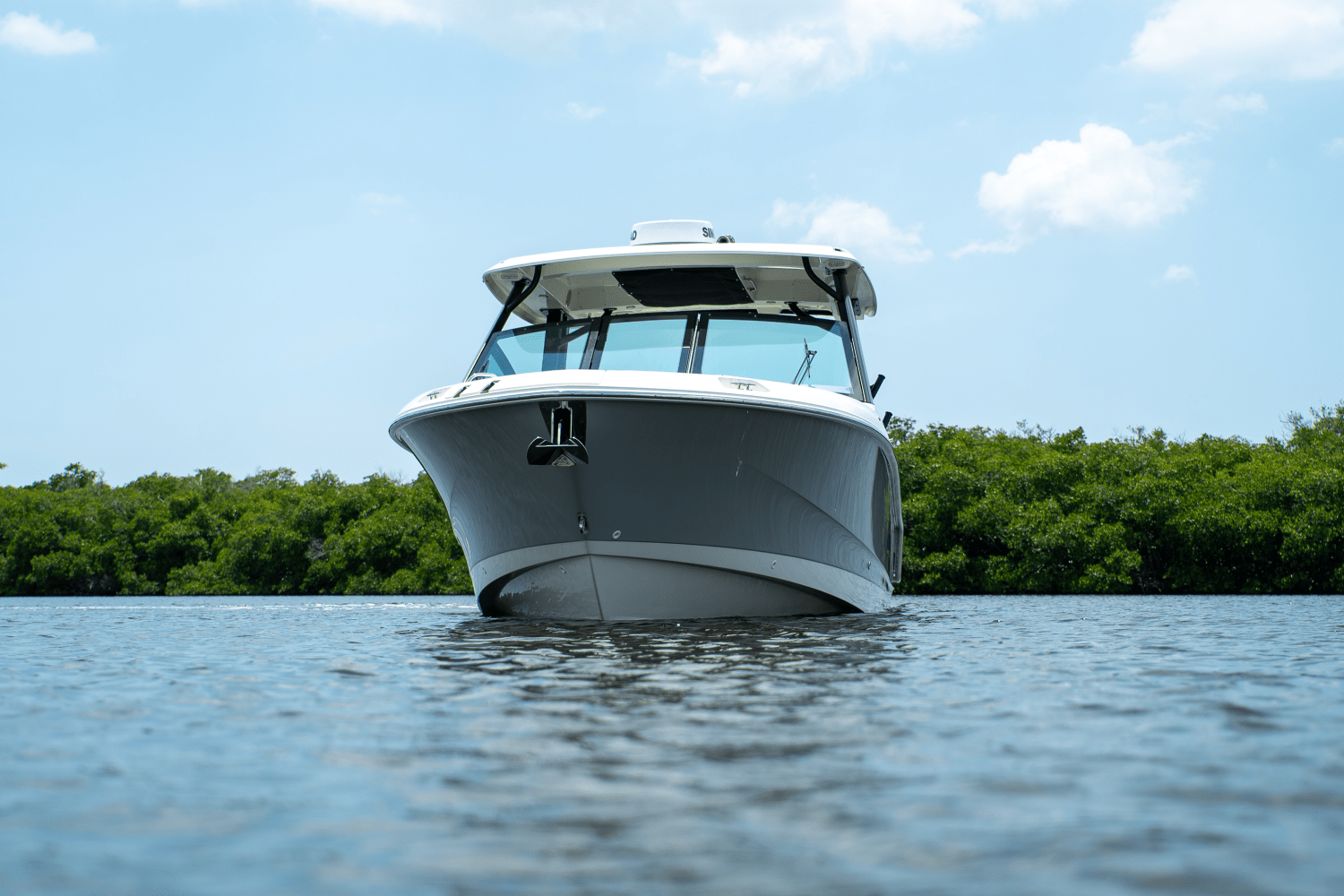 Slide: The Image of Boston Whaler 330 Vantage 2025 - 24