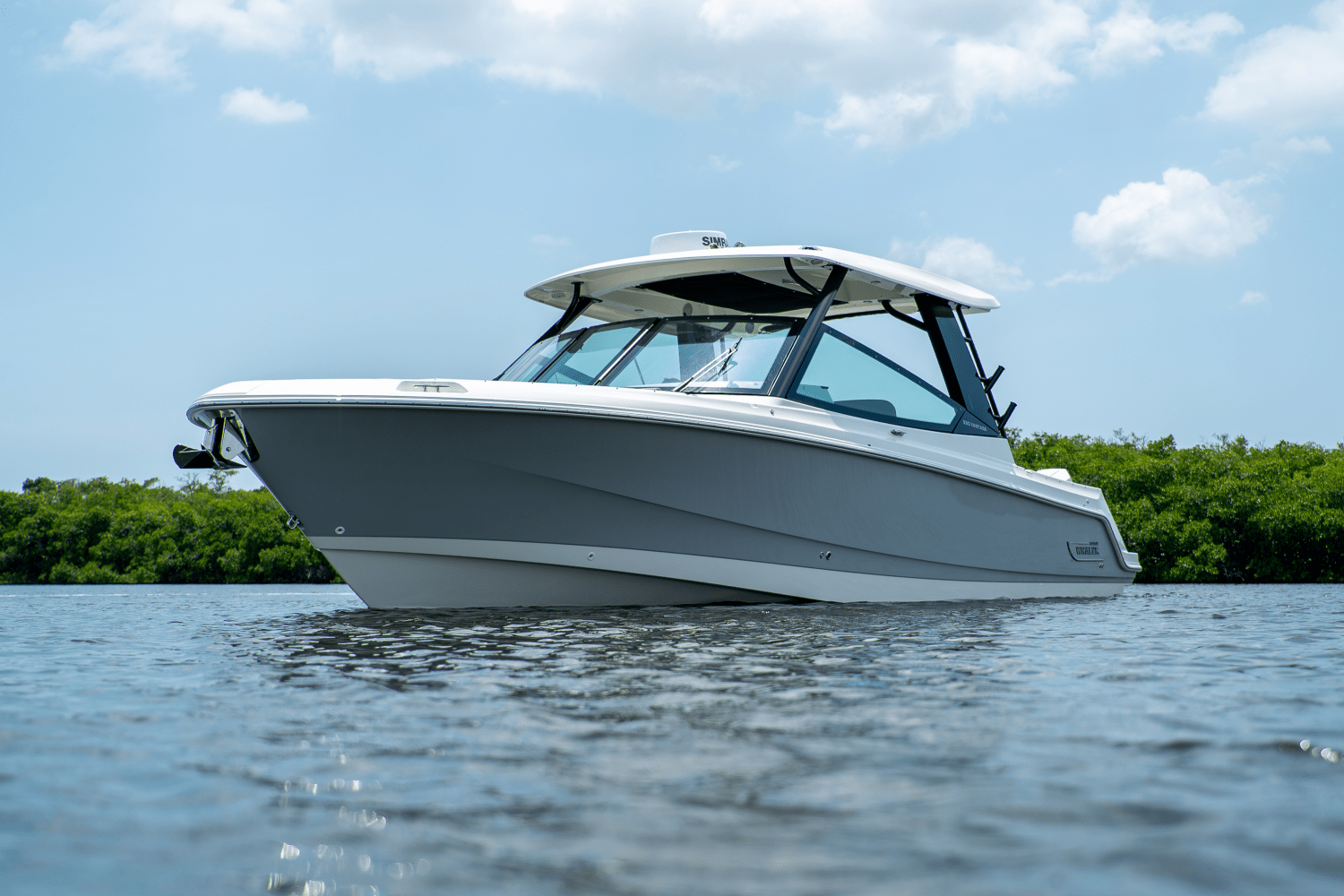 Slide: The Image of Boston Whaler 330 Vantage 2025 - 25
