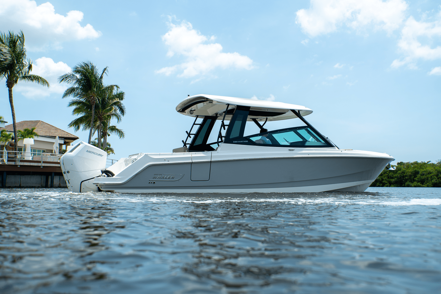 Slide: The Image of Boston Whaler 330 Vantage 2025 - 33