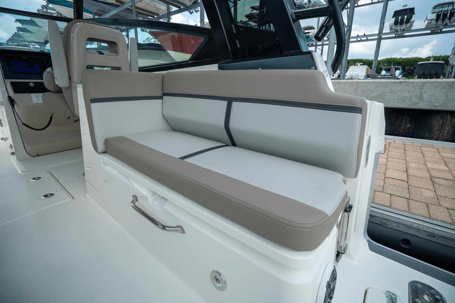 Slide: The Image of Boston Whaler 330 Vantage 2025 - 8