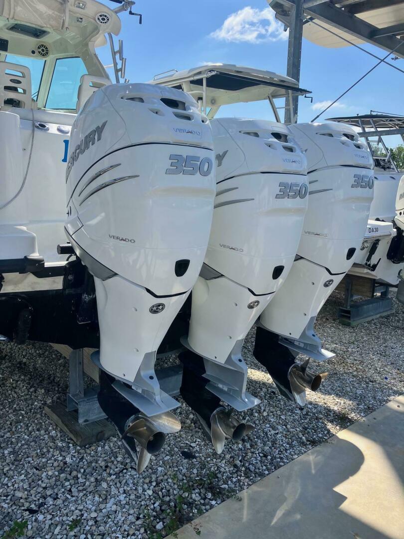 Slide: The Image of Boston Whaler 345 Conquest 2009 - 5239154