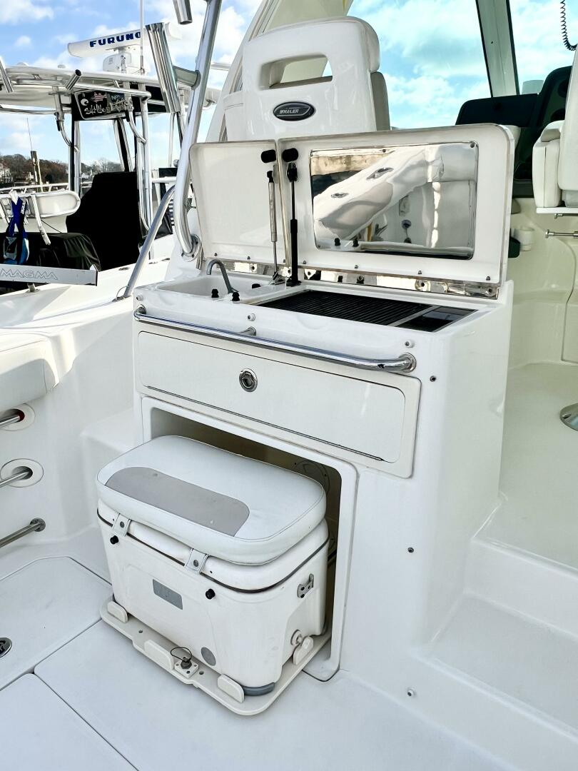Slide: The Image of Boston Whaler 345 Conquest 2011 - 4820440