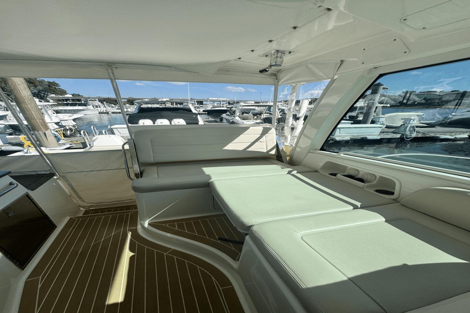 Slide: The Image of Boston Whaler 345 CONQUEST 2020 - 15