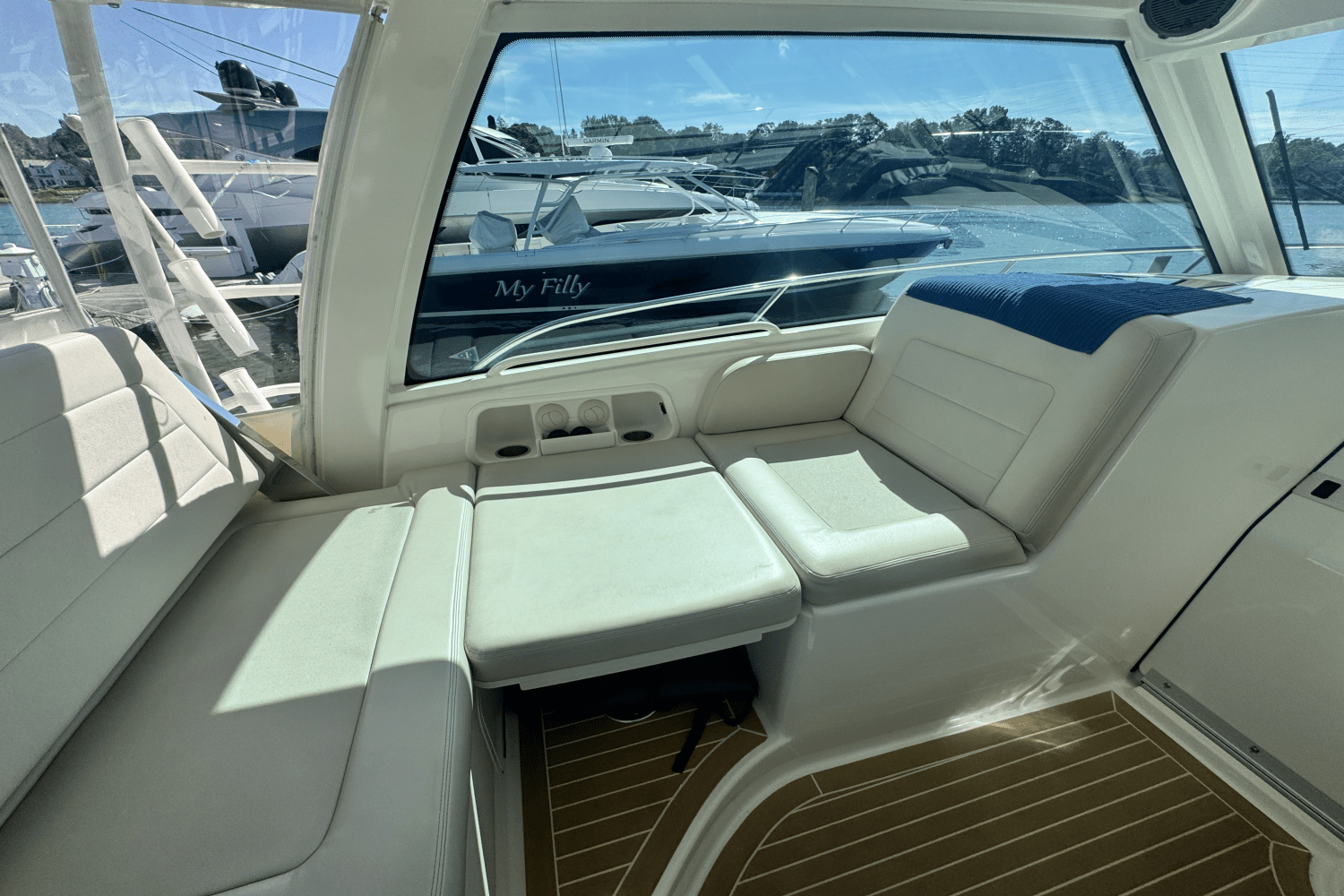 Slide: The Image of Boston Whaler 345 CONQUEST 2020 - 16