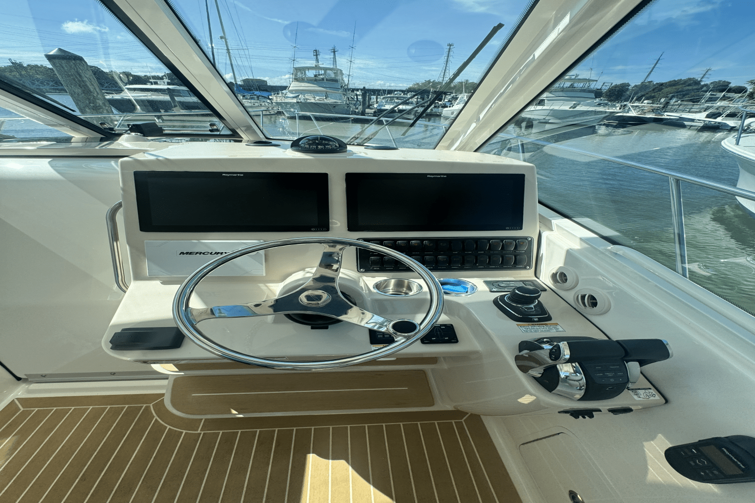 Slide: The Image of Boston Whaler 345 CONQUEST 2020 - 17