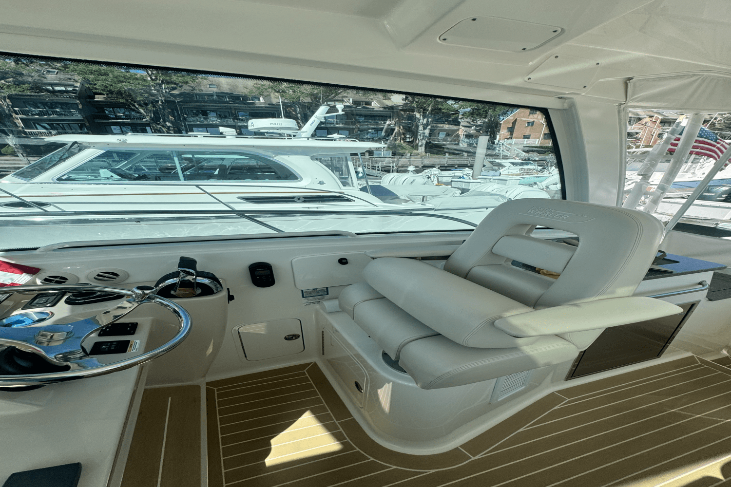 Slide: The Image of Boston Whaler 345 CONQUEST 2020 - 20