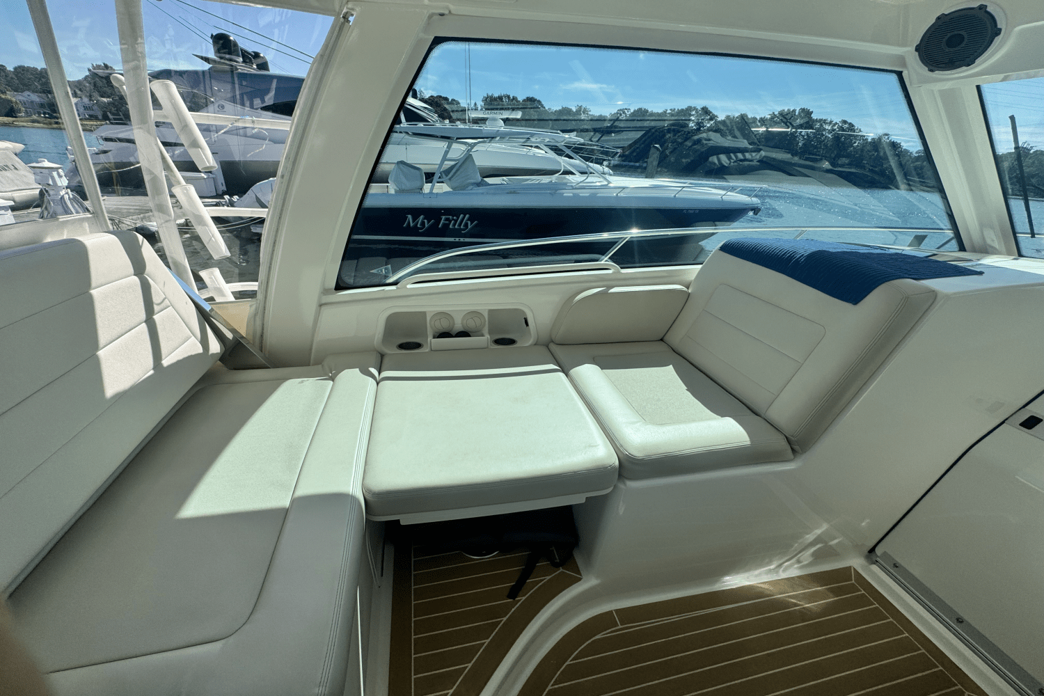 Slide: The Image of Boston Whaler 345 CONQUEST 2020 - 21