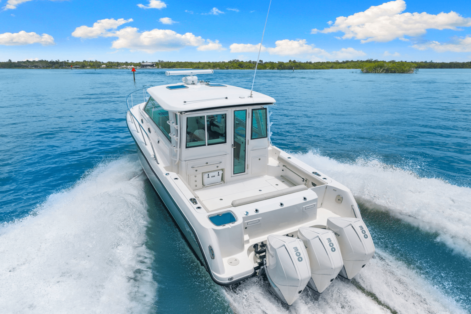 Slide: The Image of Boston Whaler 345 CONQUEST 2023 - 12