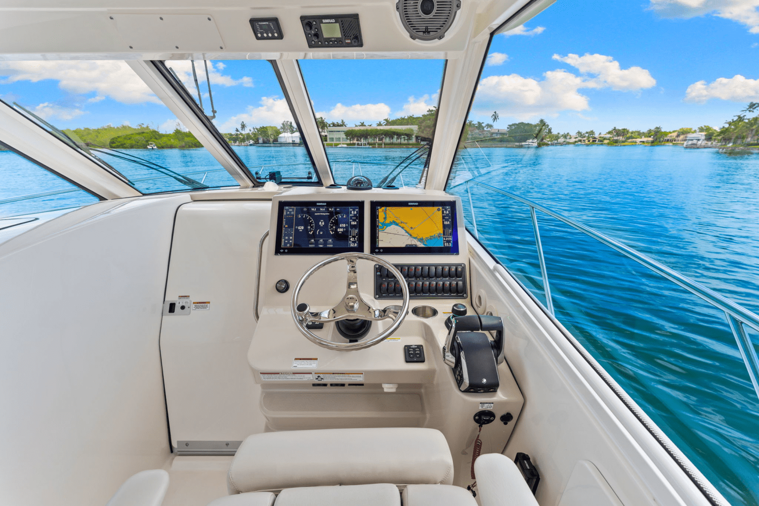Slide: The Image of Boston Whaler 345 CONQUEST 2023 - 19