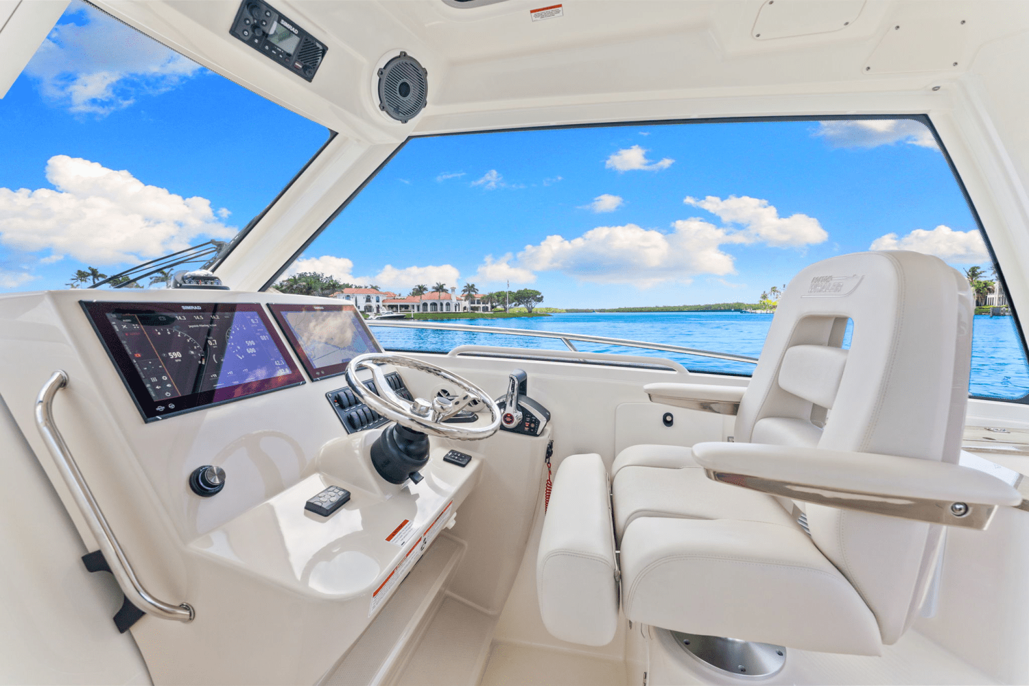 Slide: The Image of Boston Whaler 345 CONQUEST 2023 - 21