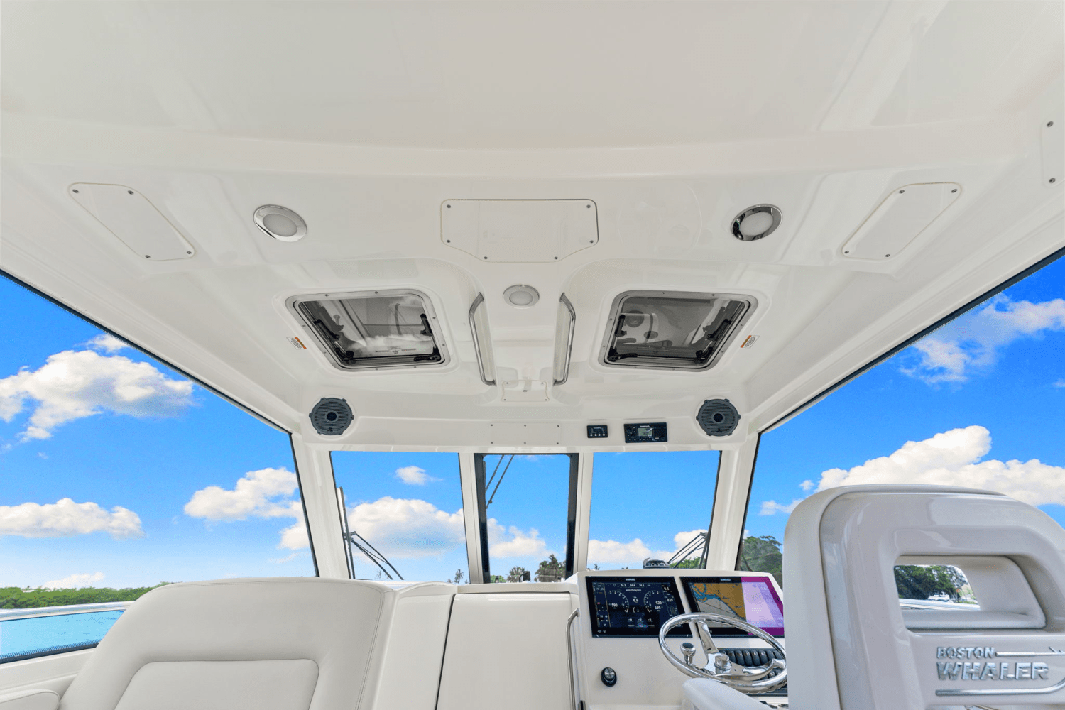 Slide: The Image of Boston Whaler 345 CONQUEST 2023 - 23