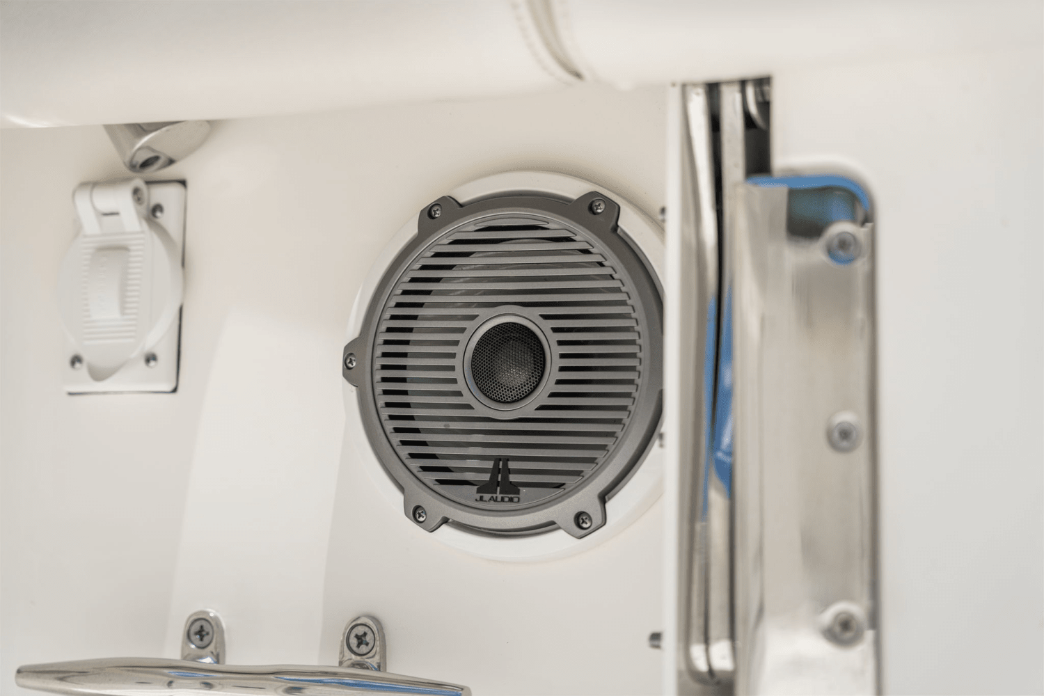 Slide: The Image of Boston Whaler 345 CONQUEST 2023 - 26