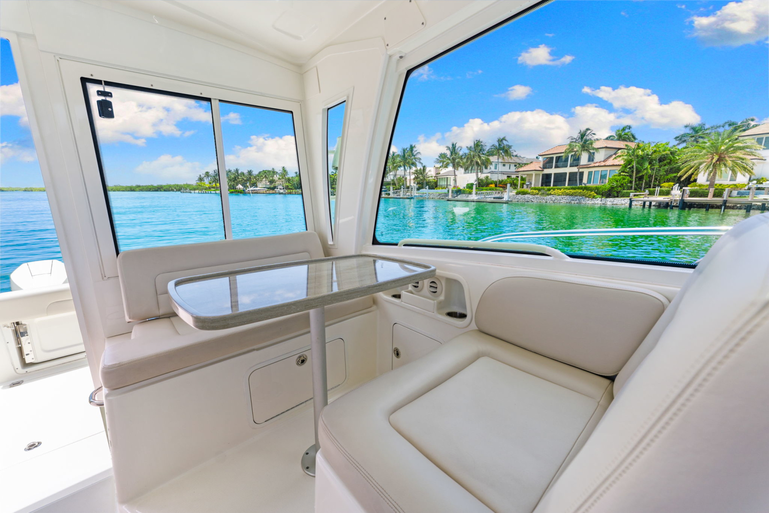 Slide: The Image of Boston Whaler 345 CONQUEST 2023 - 29