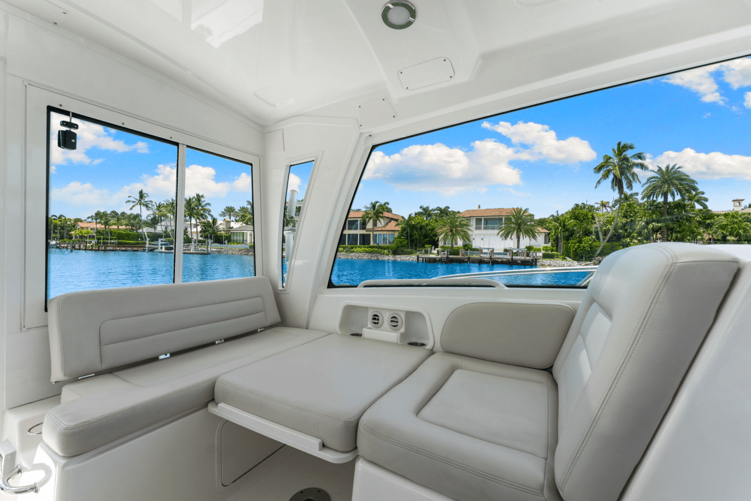 Slide: The Image of Boston Whaler 345 CONQUEST 2023 - 30