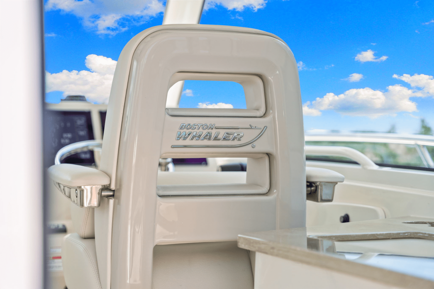Slide: The Image of Boston Whaler 345 CONQUEST 2023 - 31
