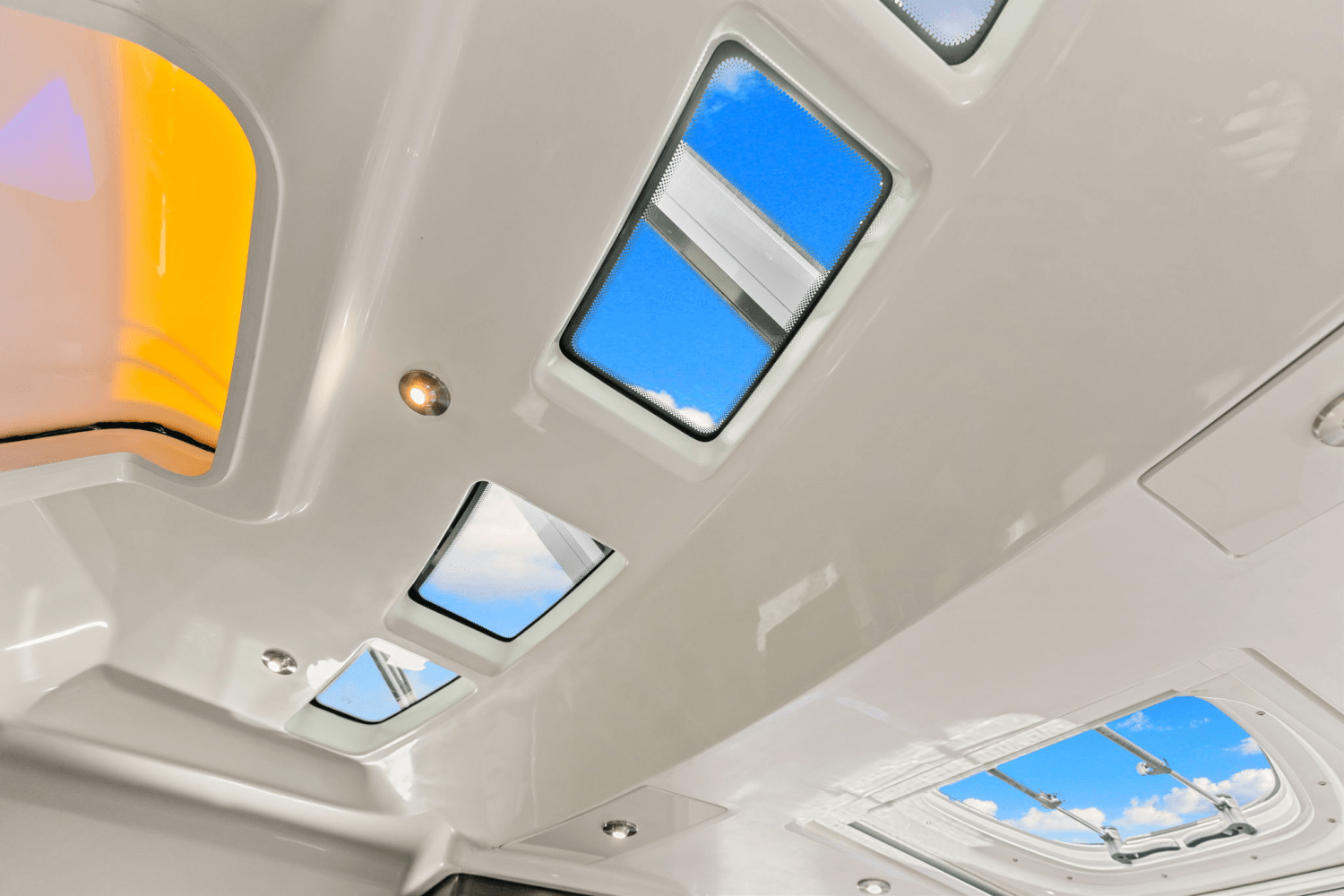 Slide: The Image of Boston Whaler 345 CONQUEST 2023 - 33