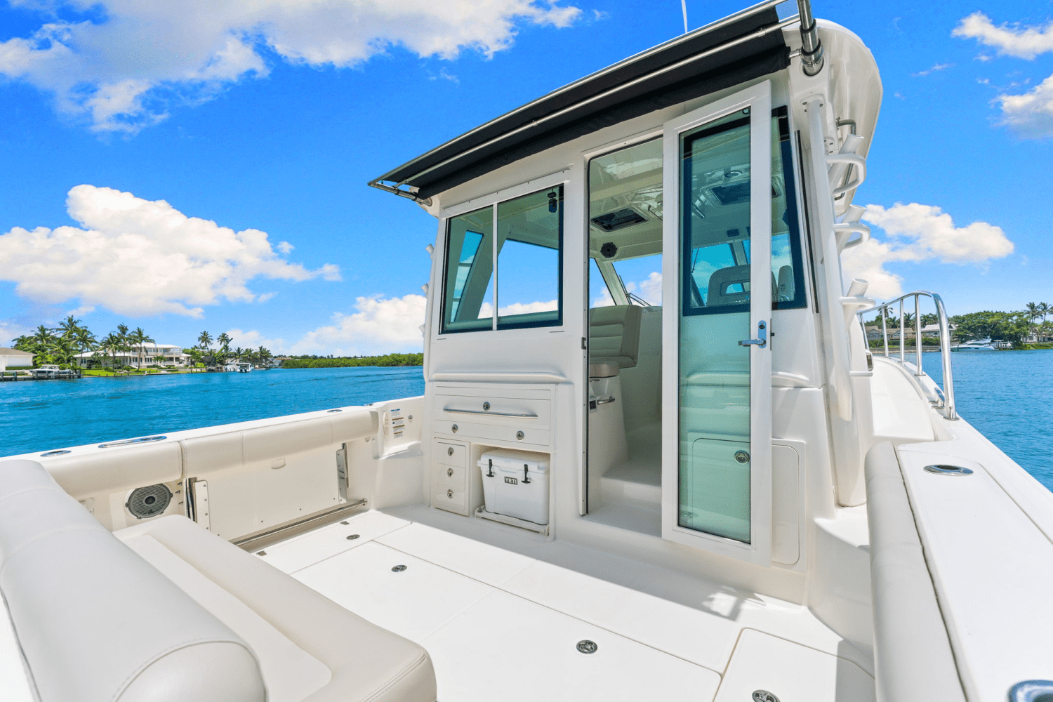 Slide: The Image of Boston Whaler 345 CONQUEST 2023 - 35