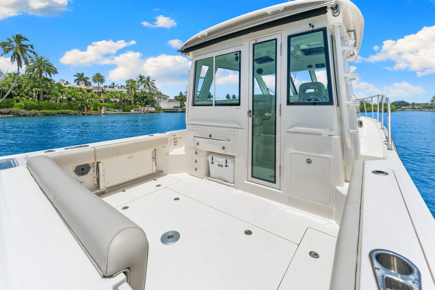 Slide: The Image of Boston Whaler 345 CONQUEST 2023 - 36
