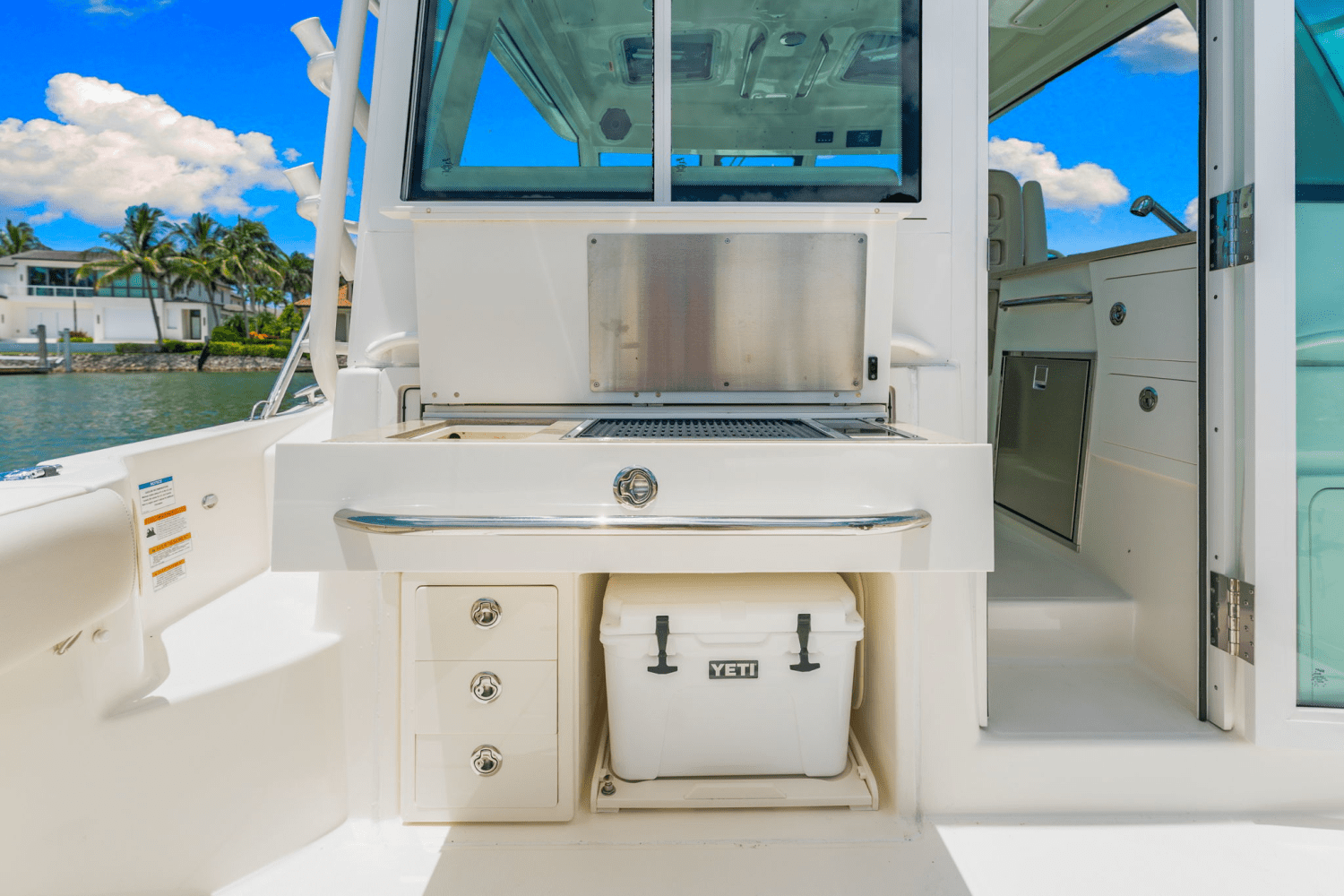 Slide: The Image of Boston Whaler 345 CONQUEST 2023 - 37