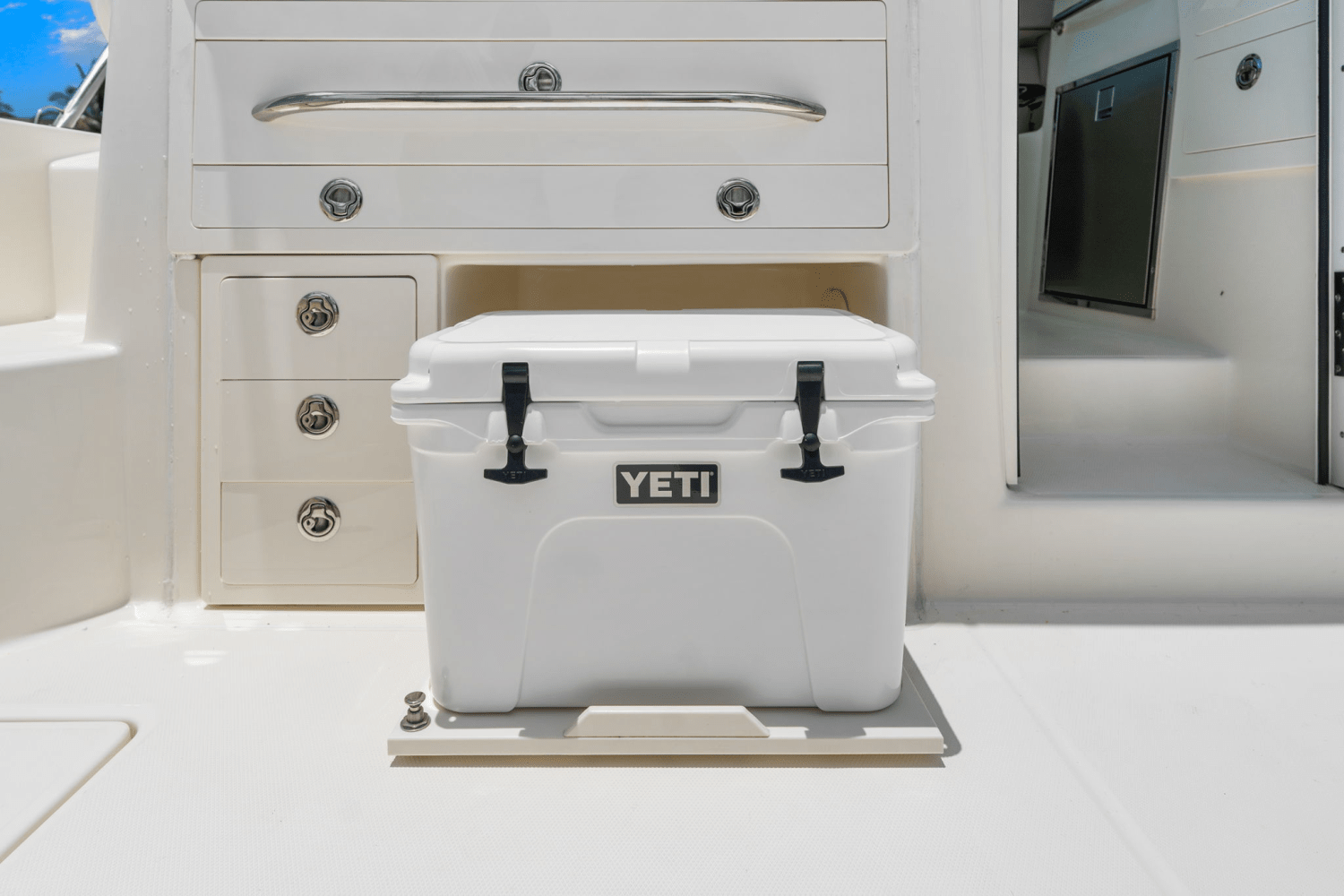 Slide: The Image of Boston Whaler 345 CONQUEST 2023 - 39