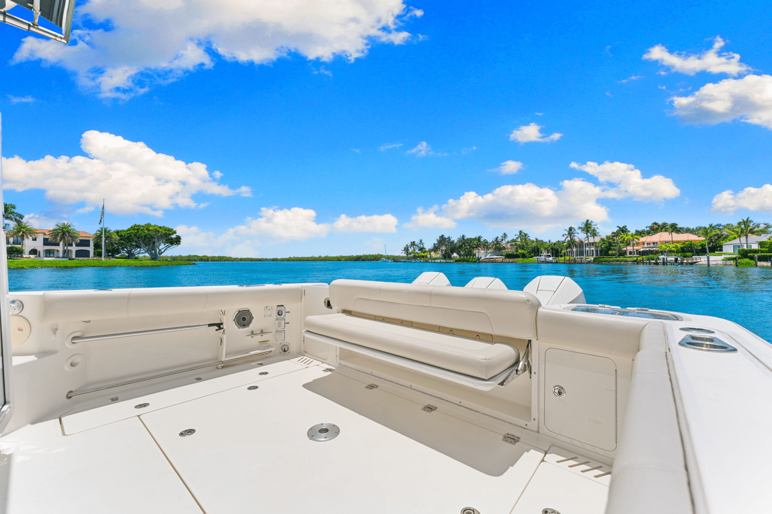 Slide: The Image of Boston Whaler 345 CONQUEST 2023 - 41
