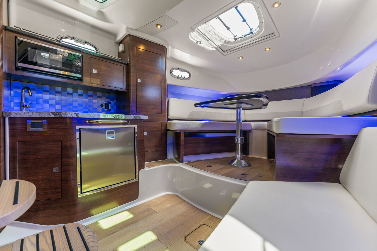 Slide: The Image of Boston Whaler 345 CONQUEST 2023 - 46