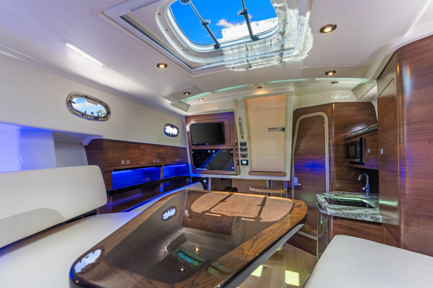 Slide: The Image of Boston Whaler 345 CONQUEST 2023 - 47