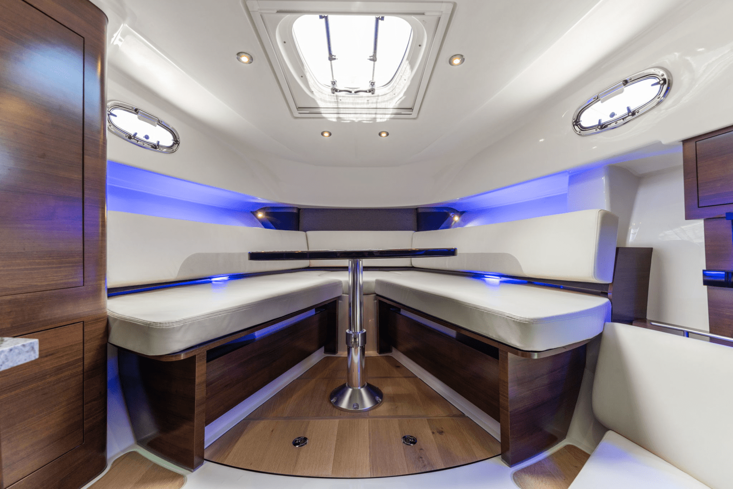 Slide: The Image of Boston Whaler 345 CONQUEST 2023 - 48