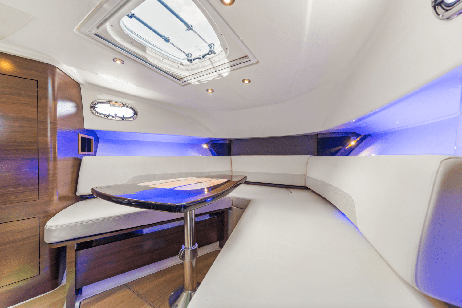 Slide: The Image of Boston Whaler 345 CONQUEST 2023 - 49