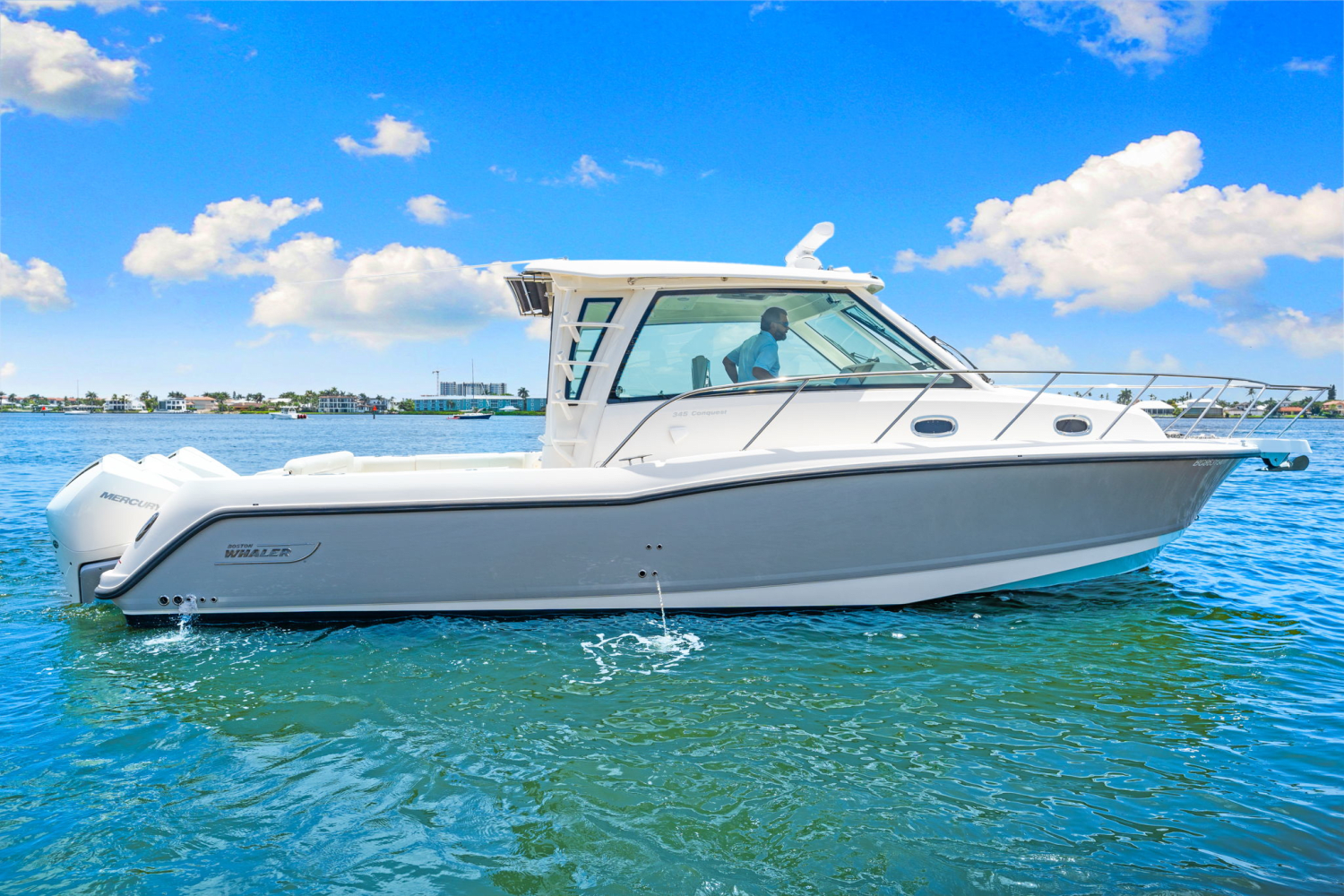 Slide: The Image of Boston Whaler 345 CONQUEST 2023 - 5
