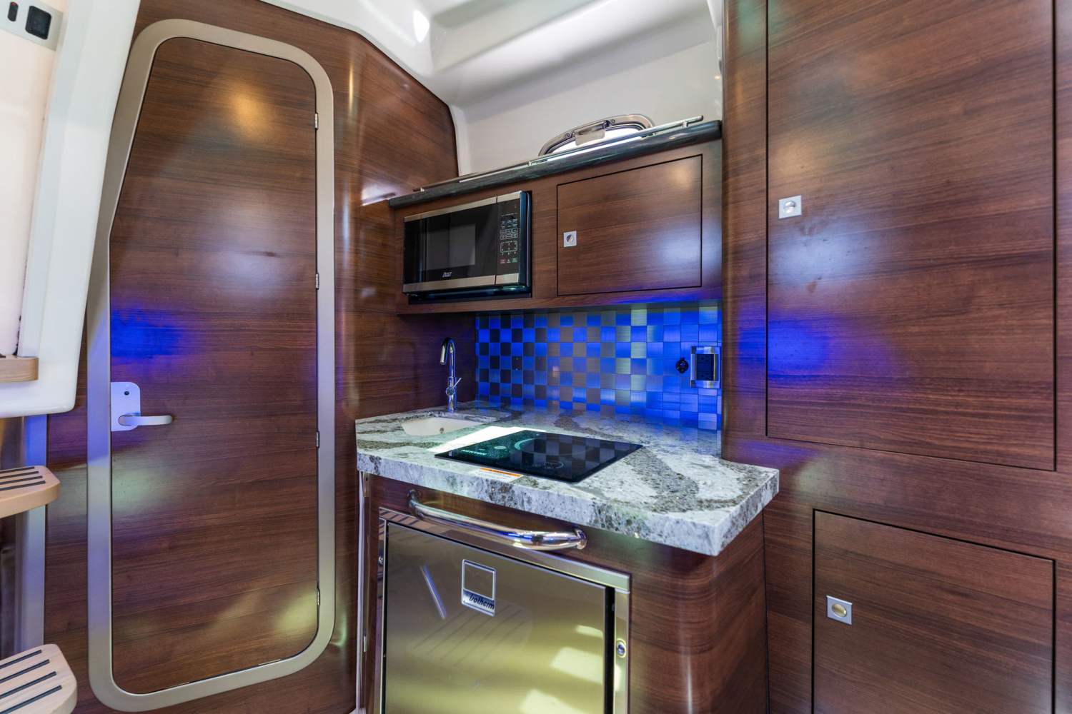 Slide: The Image of Boston Whaler 345 CONQUEST 2023 - 52