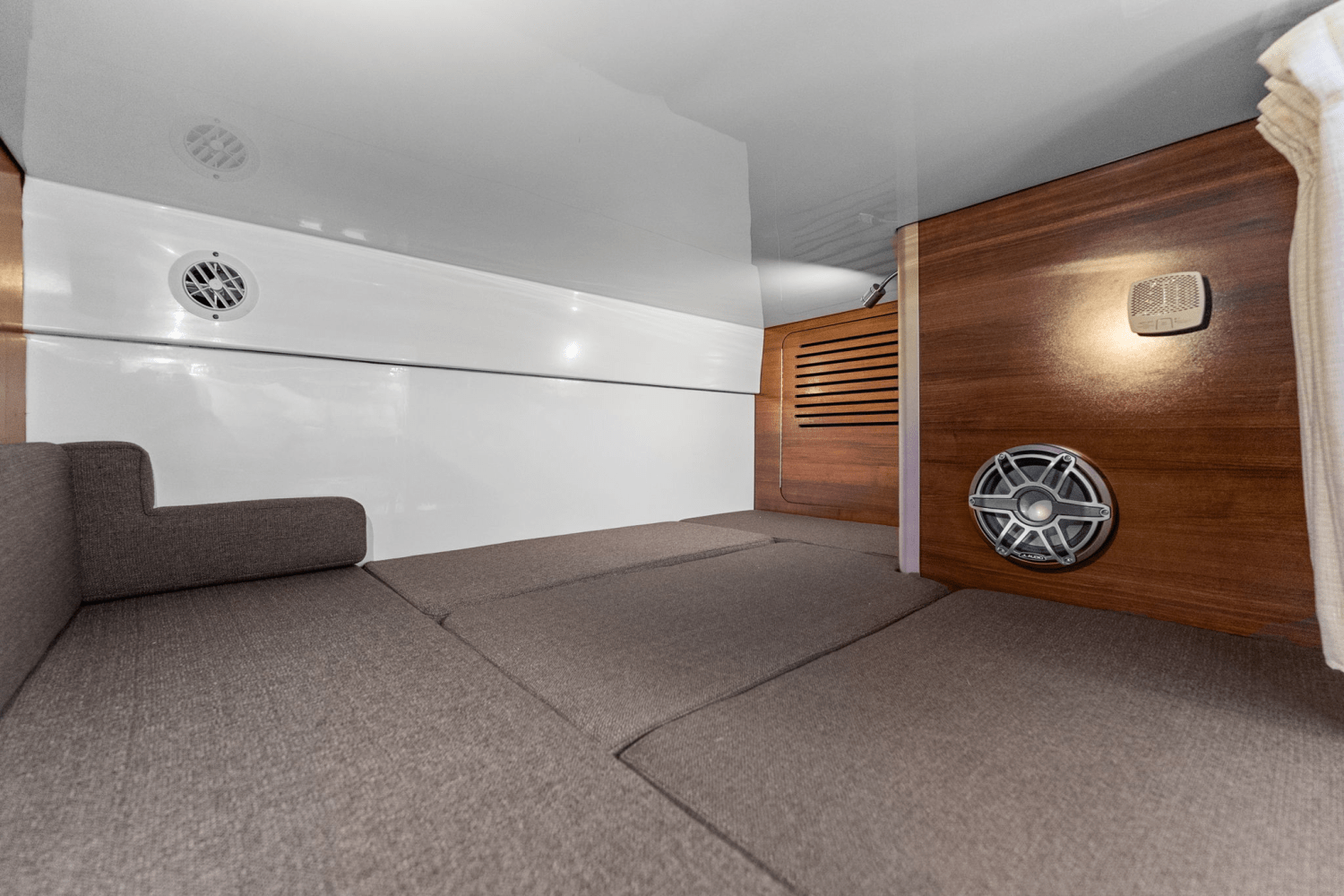 Slide: The Image of Boston Whaler 345 CONQUEST 2023 - 53