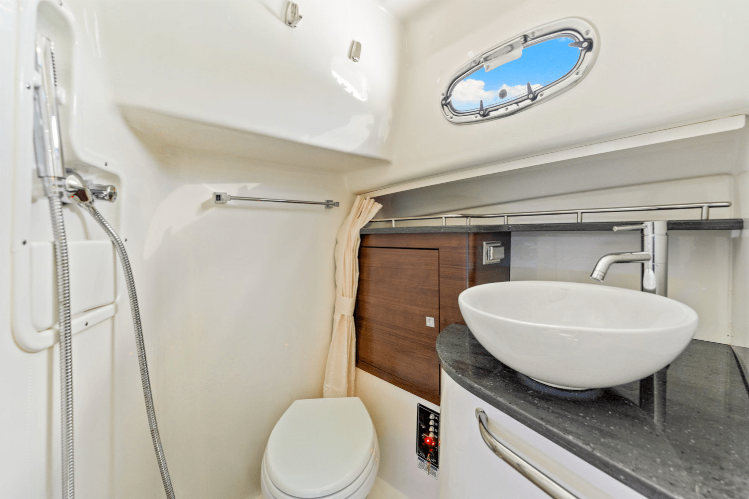 Slide: The Image of Boston Whaler 345 CONQUEST 2023 - 54