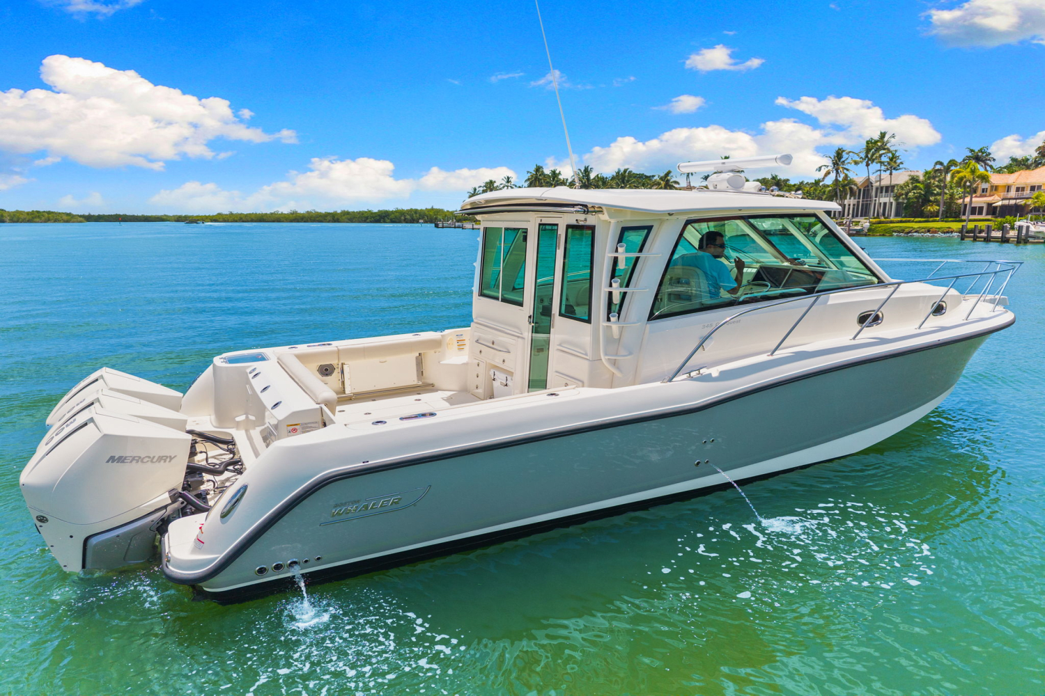 Slide: The Image of Boston Whaler 345 CONQUEST 2023 - 6