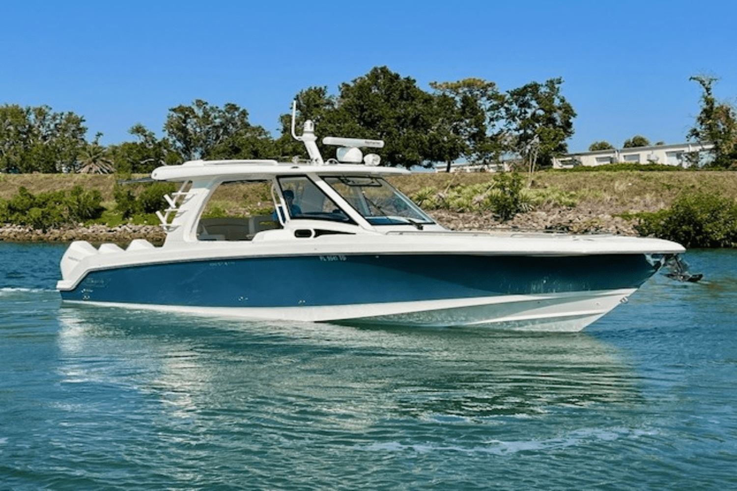 Slide: The Image of Boston Whaler 350 EX REALM 2022 - 0