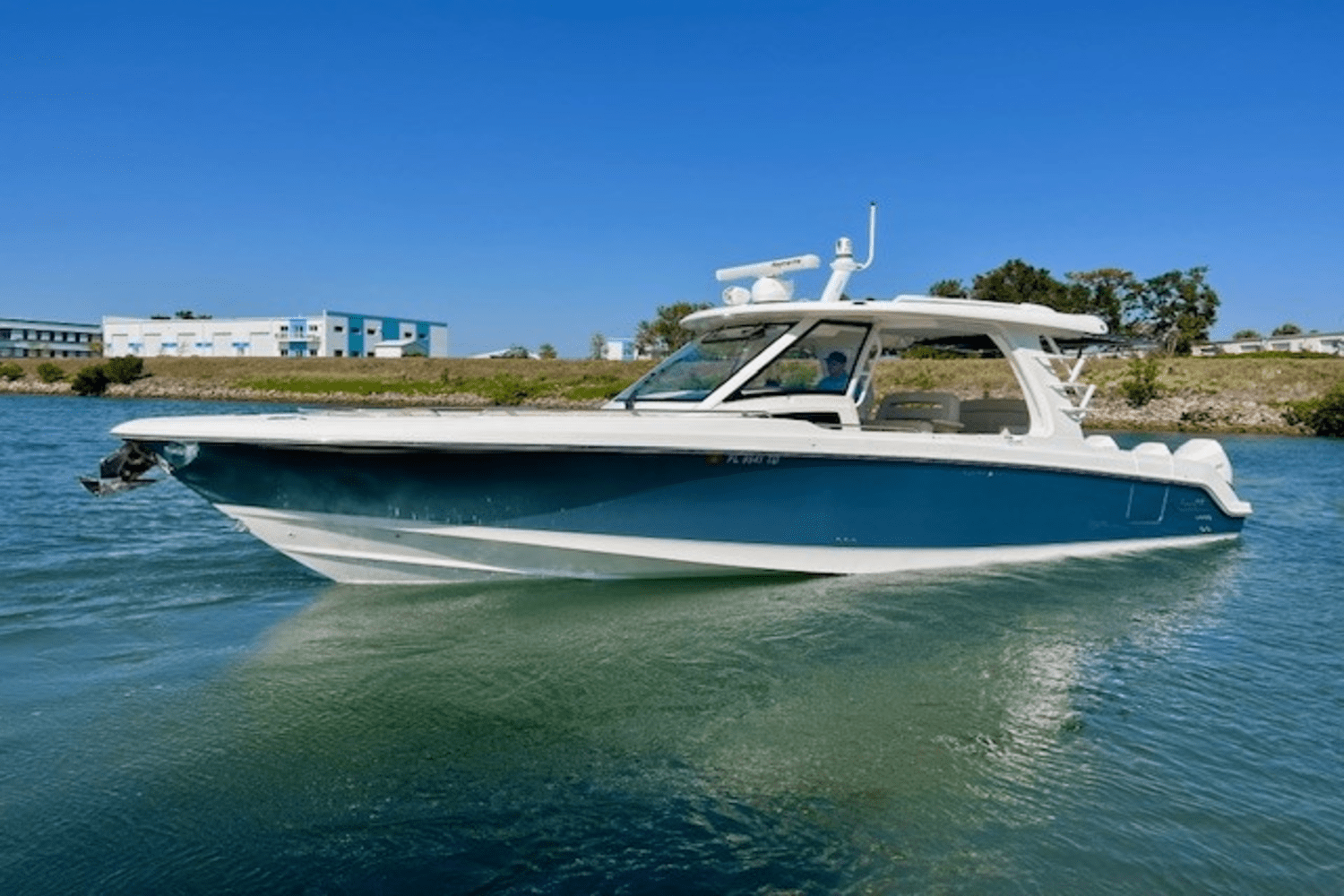 Slide: The Image of Boston Whaler 350 EX REALM 2022 - 1