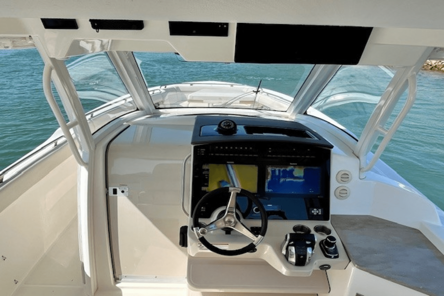 Slide: The Image of Boston Whaler 350 EX REALM 2022 - 17