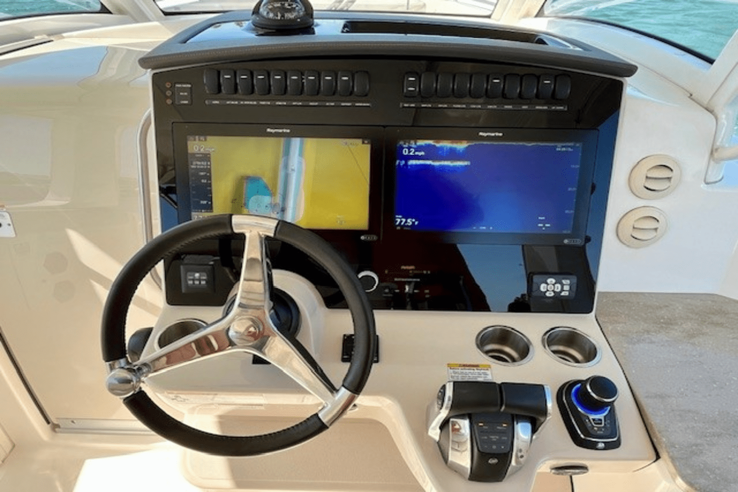 Slide: The Image of Boston Whaler 350 EX REALM 2022 - 19