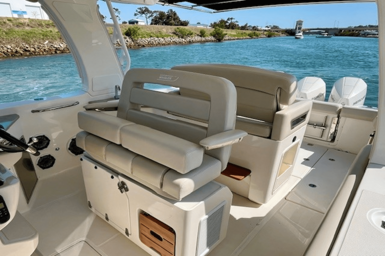Slide: The Image of Boston Whaler 350 EX REALM 2022 - 21