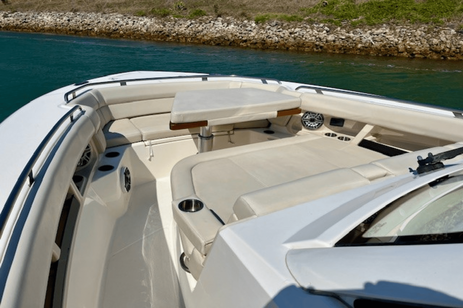 Slide: The Image of Boston Whaler 350 EX REALM 2022 - 27
