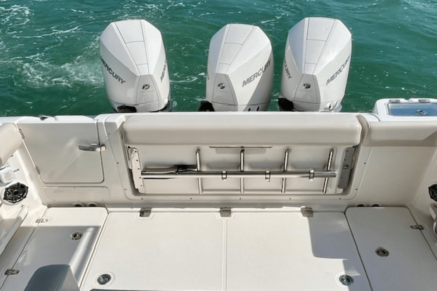 Slide: The Image of Boston Whaler 350 EX REALM 2022 - 29