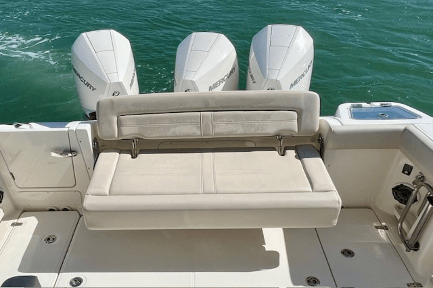 Slide: The Image of Boston Whaler 350 EX REALM 2022 - 30