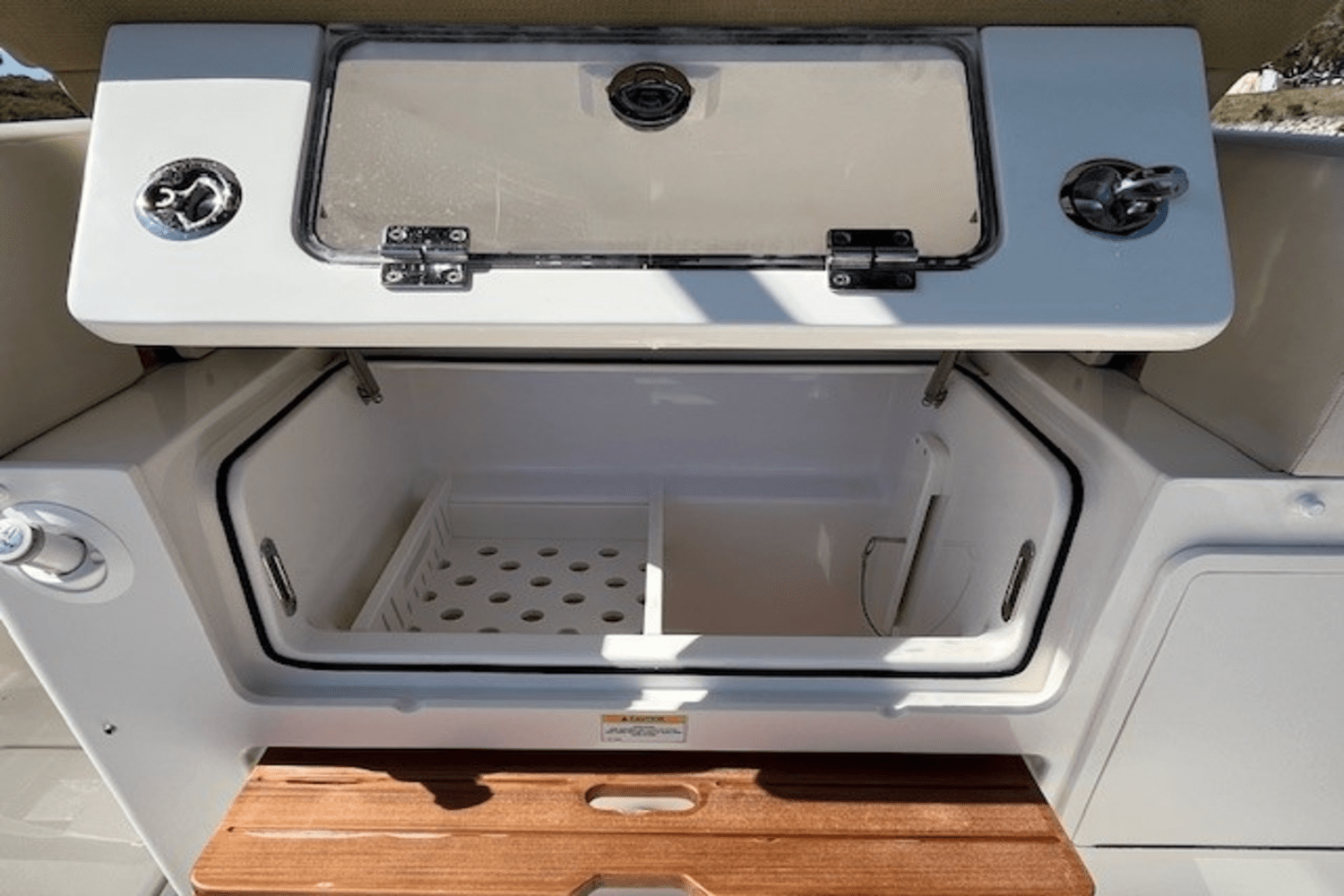 Slide: The Image of Boston Whaler 350 EX REALM 2022 - 32